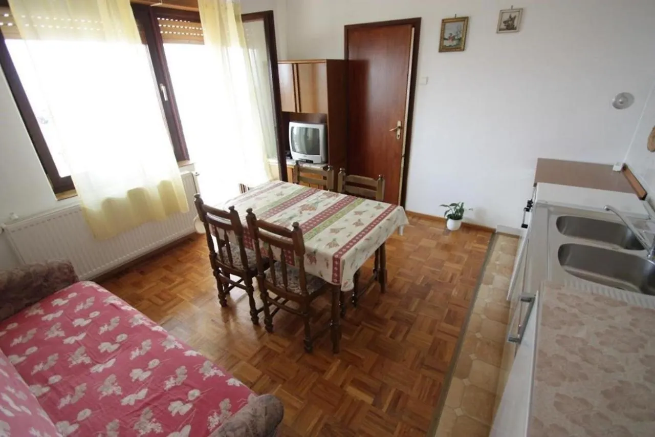 Apartment In Novi Vinodolski 15435