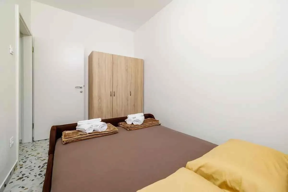 Apartment In Novi Vinodolski 15435