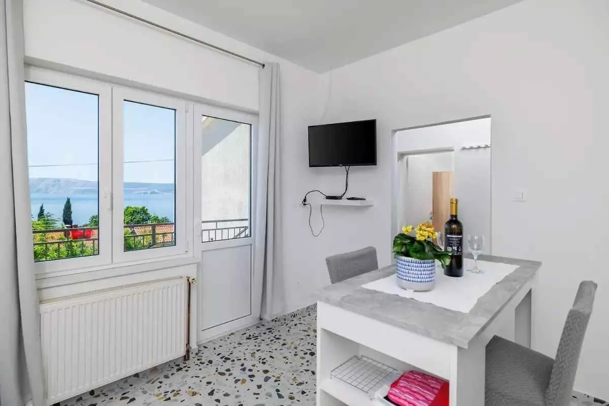 Apartment In Novi Vinodolski 15435 كرواتيا