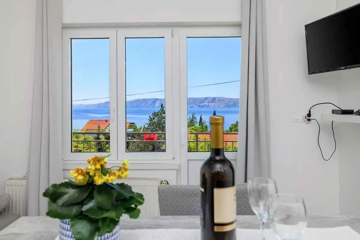 Apartment In Novi Vinodolski 15435
