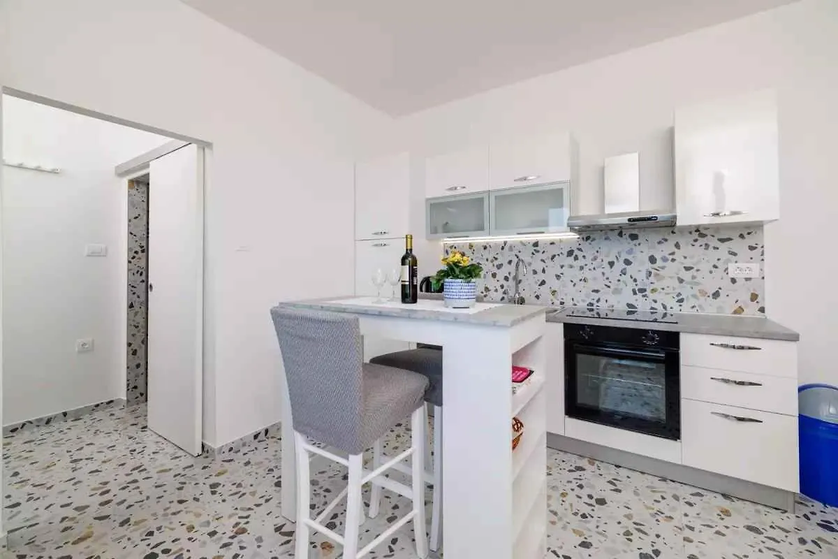 Apartment In Novi Vinodolski 15435